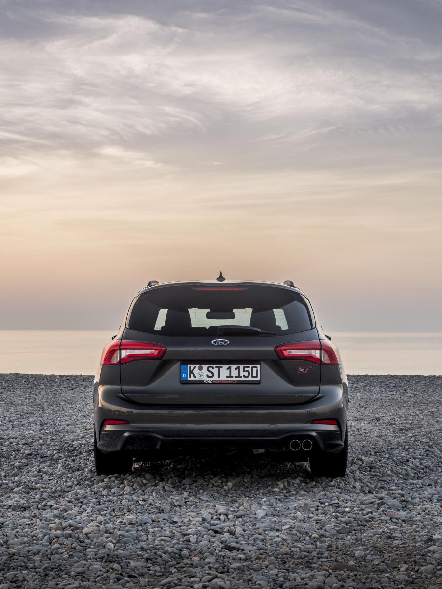  Ford Focus ST Estate 2019 года  (WW) (фото 3 из 40)
